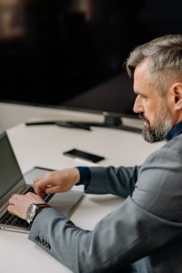 A Strategic and Impactful Approach to Pitch Decks (3)